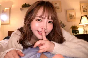 Một nữ hoàng tóc đỏ, bị địt lần đầu tiên trong 2 giờ, một cái lồn sạch sẽ và không có lông hiếm có, đang ngồi trên tủ và địt mạnh bạo