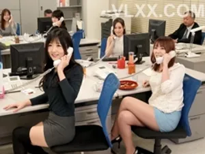 Hẹn hò với một cô gái dễ thương mặc đồ xanh, liếm và cưỡi cô ấy thật mạnh...