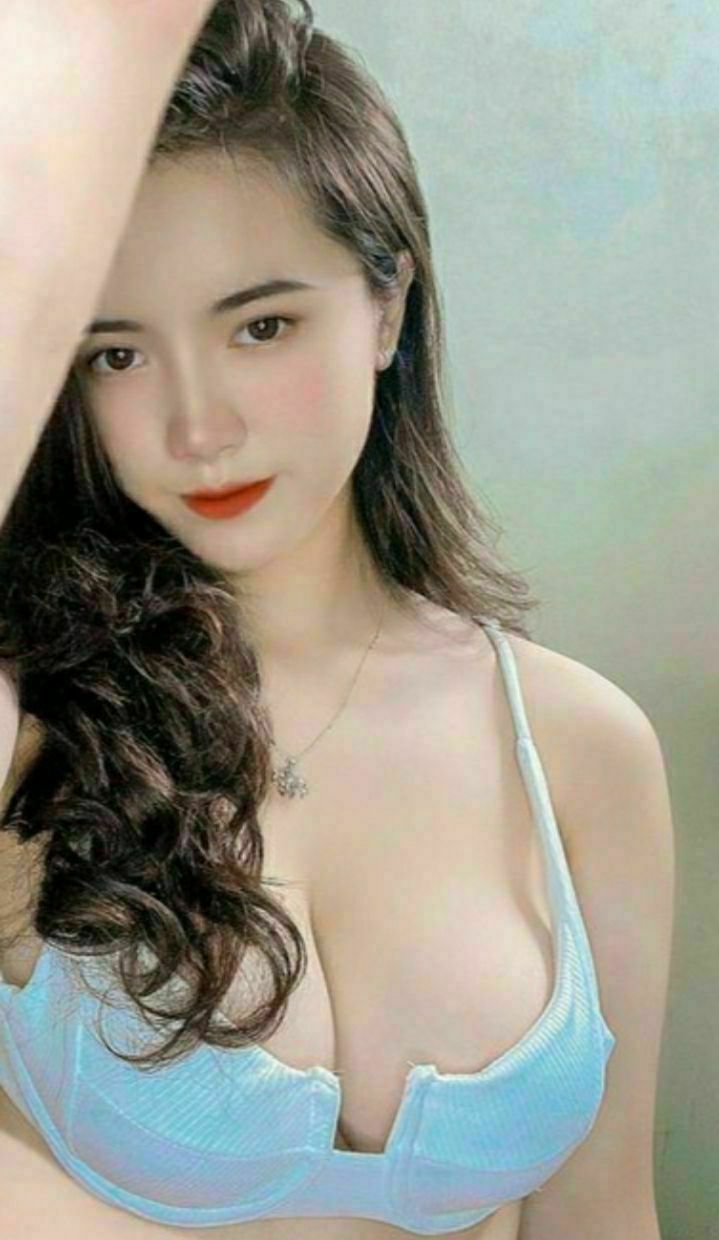 Gạ địt em bồi bàn xinh đẹp đi làm xa chồng